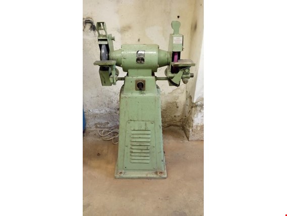 Used TOS Kurim Bench grinder for Sale (Auction Premium) | NetBid Industrial Auctions